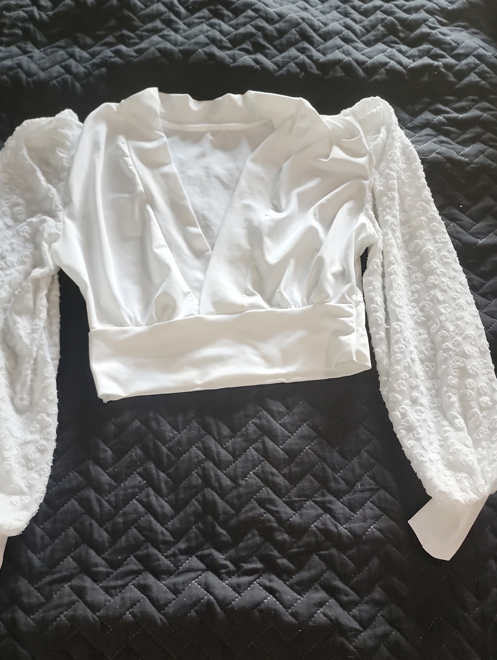 SHEIN White V-Neck Textured Long Sleeve Crop Top